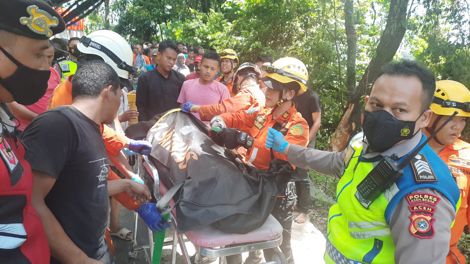 Jenazah Sopir Truk CPO yang Jatuh ke Jurang Gunung Paro Berhasil Dievakuasi