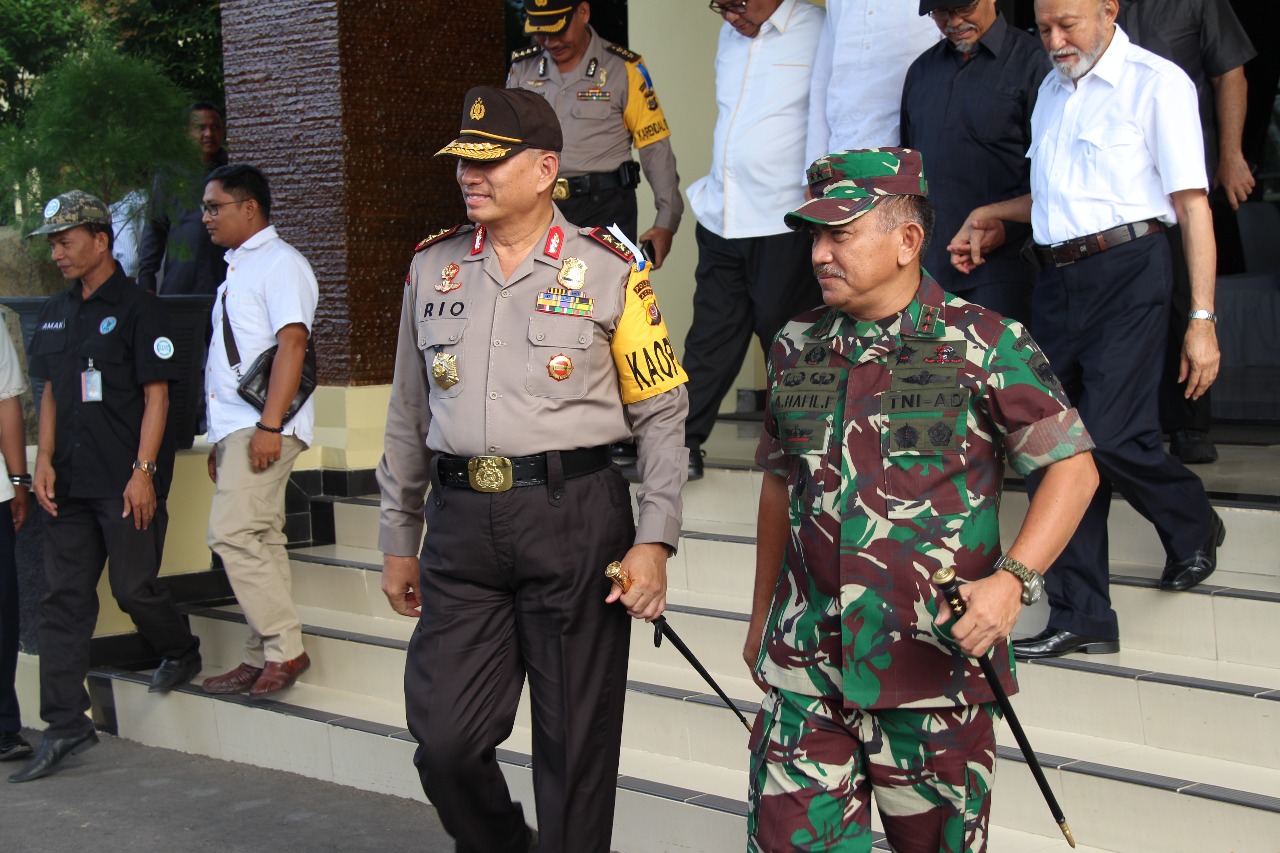 kapolda-aceh-irjen-pol-rio-s-djambak-bersama-pangdam-im-mayjen-tni-abdul-hafil-fuddin_20180614_211853.jpg