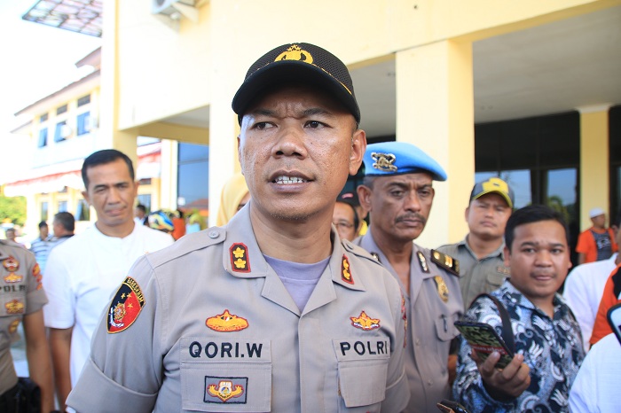 kapolres-subulussalam-akbp-qori-wicaksono-pantau-penjualan-masker.jpg