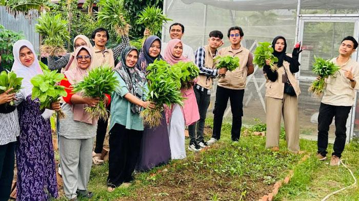 Tim FKH USK Kembangkan Kebun Gizi Gampong di Banda Aceh