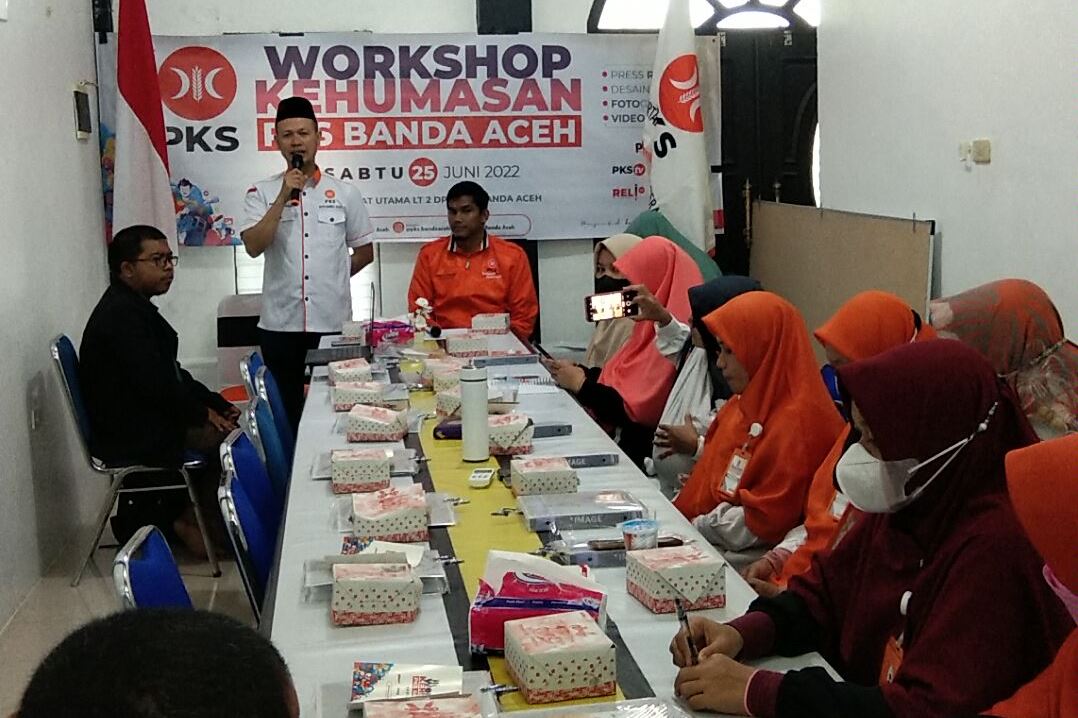 ketua-bidang-kaderisasi-dpd-pks-banda-aceh-syaifunsyah-membuka-workshop-kehumasan.jpg