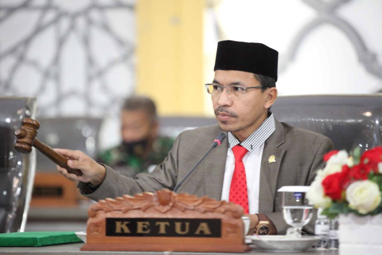 ketua-dprk-farid-nyak-umar-dalam-rapat-paripurna-istimewa-memperingati-hut-ke-817.jpg