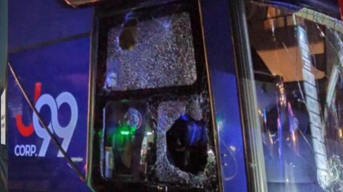 kondisi-bus-arema-fc-yang-rusak-akibat-diserang-oknum-tidak-bertanggung-jawab.jpg