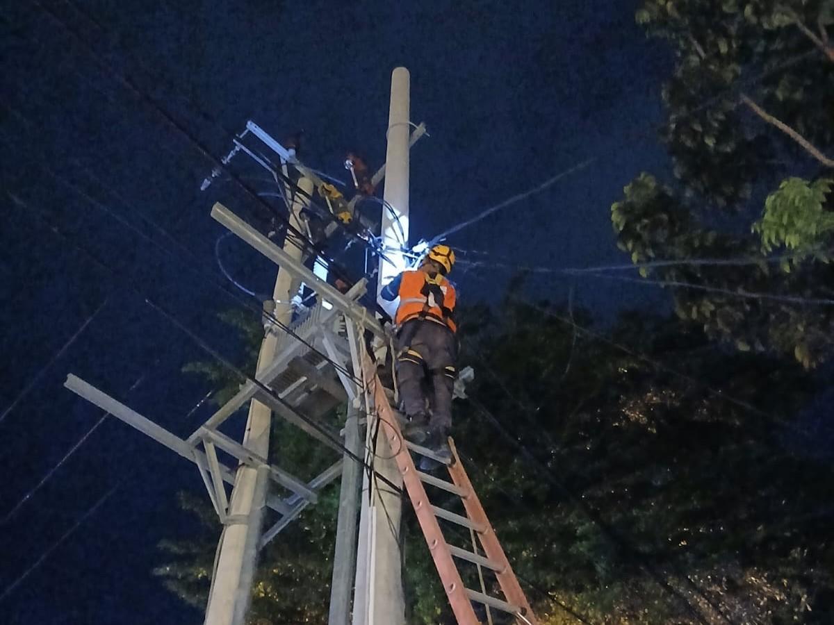 PLN UID Aceh berhasil memulihkan sistem kelistrikan pasokan listrik di wilayah Aceh pada Minggu (24/5/2026) pukul 20.01 WIB.1.872.882 pelanggan yang sebelumnya terdampak telah kembali menikmati pasokan listrik.