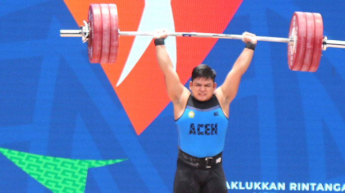 lifter-aceh-zul-ilmi-sabet-medali-emas-cabang-angkat-besi-pon-papua-2021-total-angkatan-330-kg.jpg