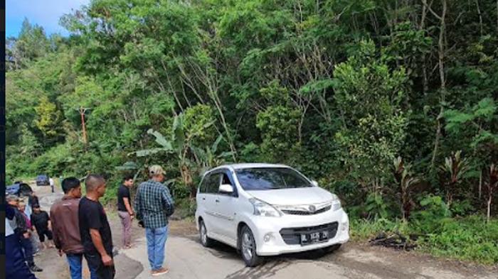 HRD Tinjau Jalan Rusak dan Longsor di Lintas Timur dan Lintas Tengah Akibar Intensitas Hujan Tinggi