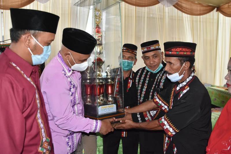 lomba-melengkan-dan-syair-gayo.jpg