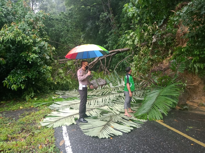 BREAKING NEWS - Geurute Longsor, Lalu Lintas Lumpuh Total