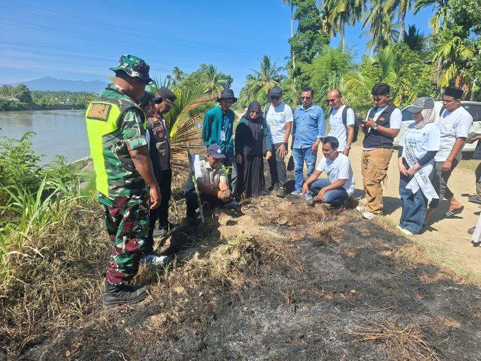 Ratusan Mahasiswa Tanam 500 Pohon di Bantaran Krueng Peusangan Bireuen - Serambinews.com