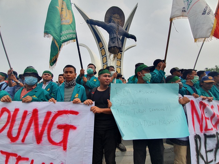BREAKING NEWS - Tolak RUU Pertanahan, Ratusan Mahasiswa Pertanian Unsyiah Turun ke Jalan
