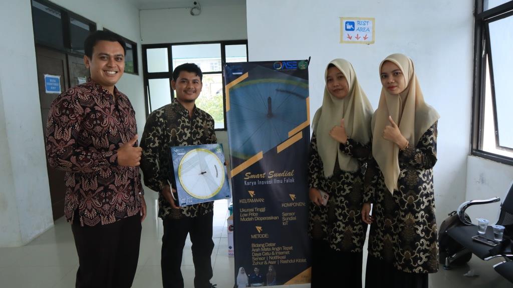 mahasiswa-uin-ciptakan-alat-penentu-awal-waktu-shalat-dan-arah-kiblat.jpg