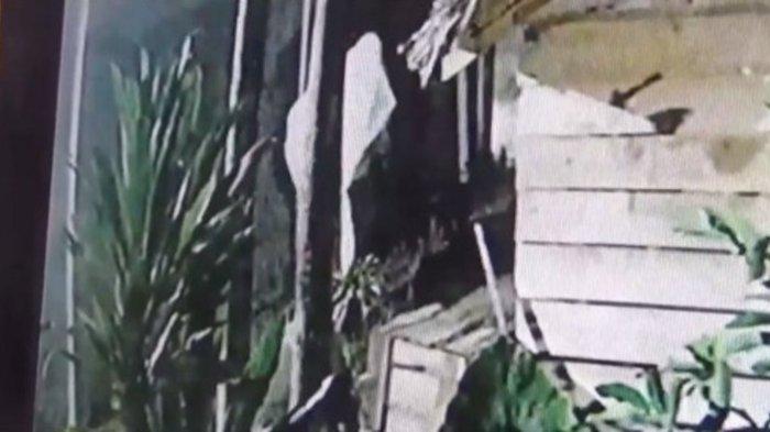 Tabung Gas dan Bola Lampu di Toko Raib, Pemilik Usaha Cek CCTV dan Malah Temukan 'Pocong'