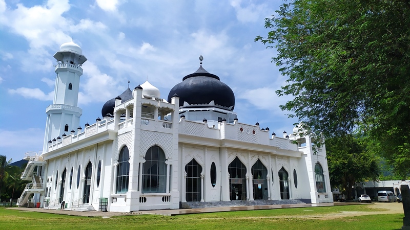 masjid-rahmatullah-lampuuk-kini.jpg