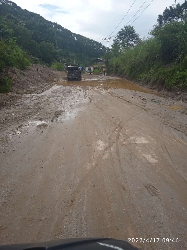 Sisa Material Longsor di Lintasan Blangkejeren Kutacane Kembali Dibersihkan