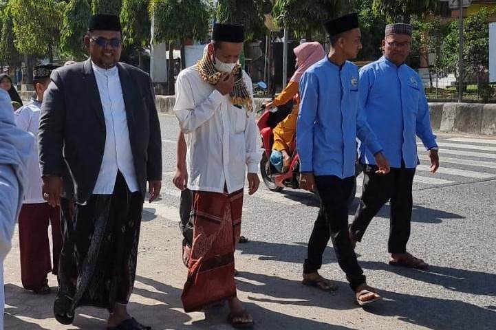 membawa-ratusan-yatim-ke-pasar-lhoksukon-aceh-utara-untuk-berbelanja-baju-lebaran.jpg