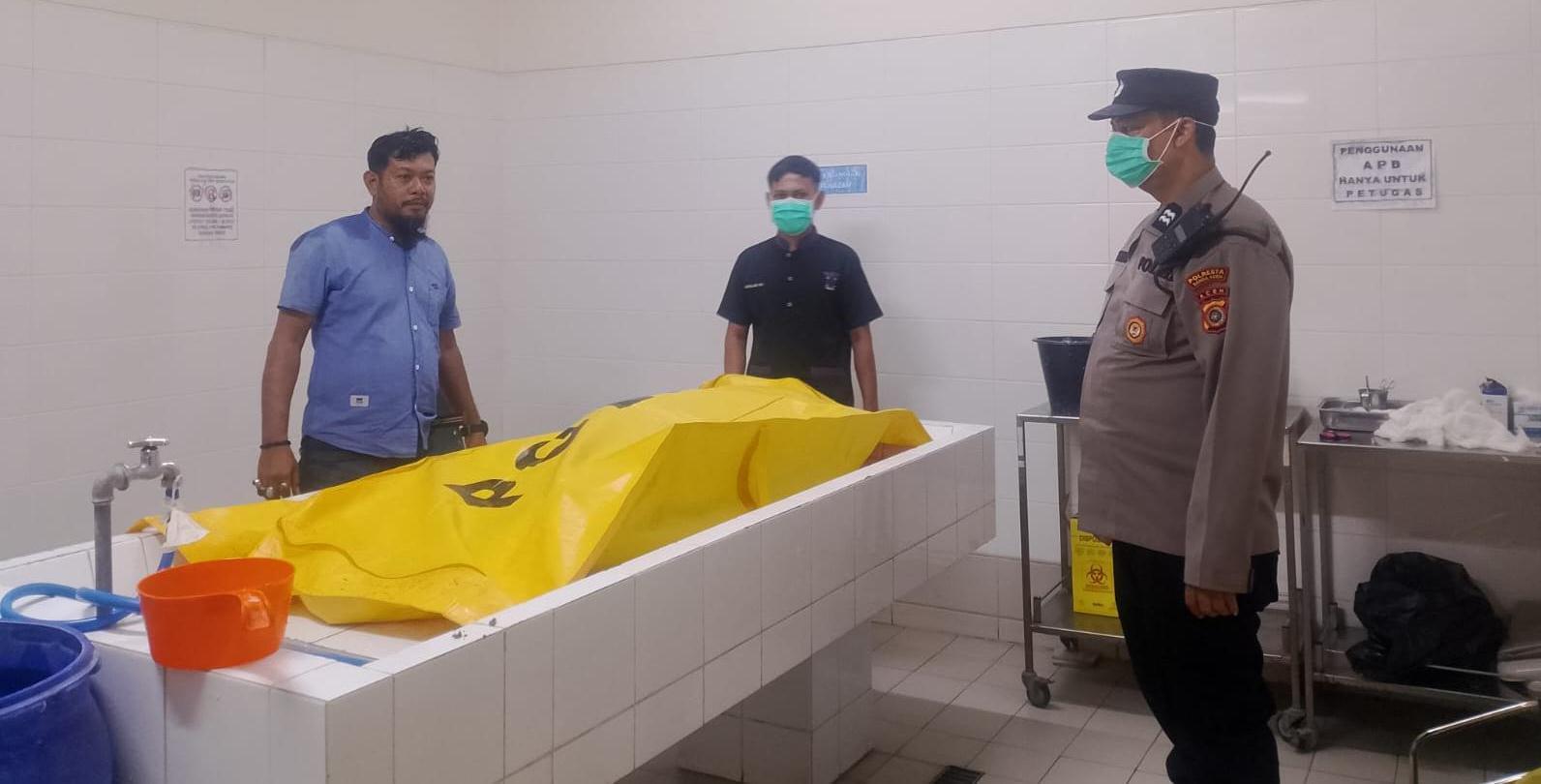 mengevakuasi-mayat-ke-RSUDZA-Banda-Aceh-tahun-2026.jpg
