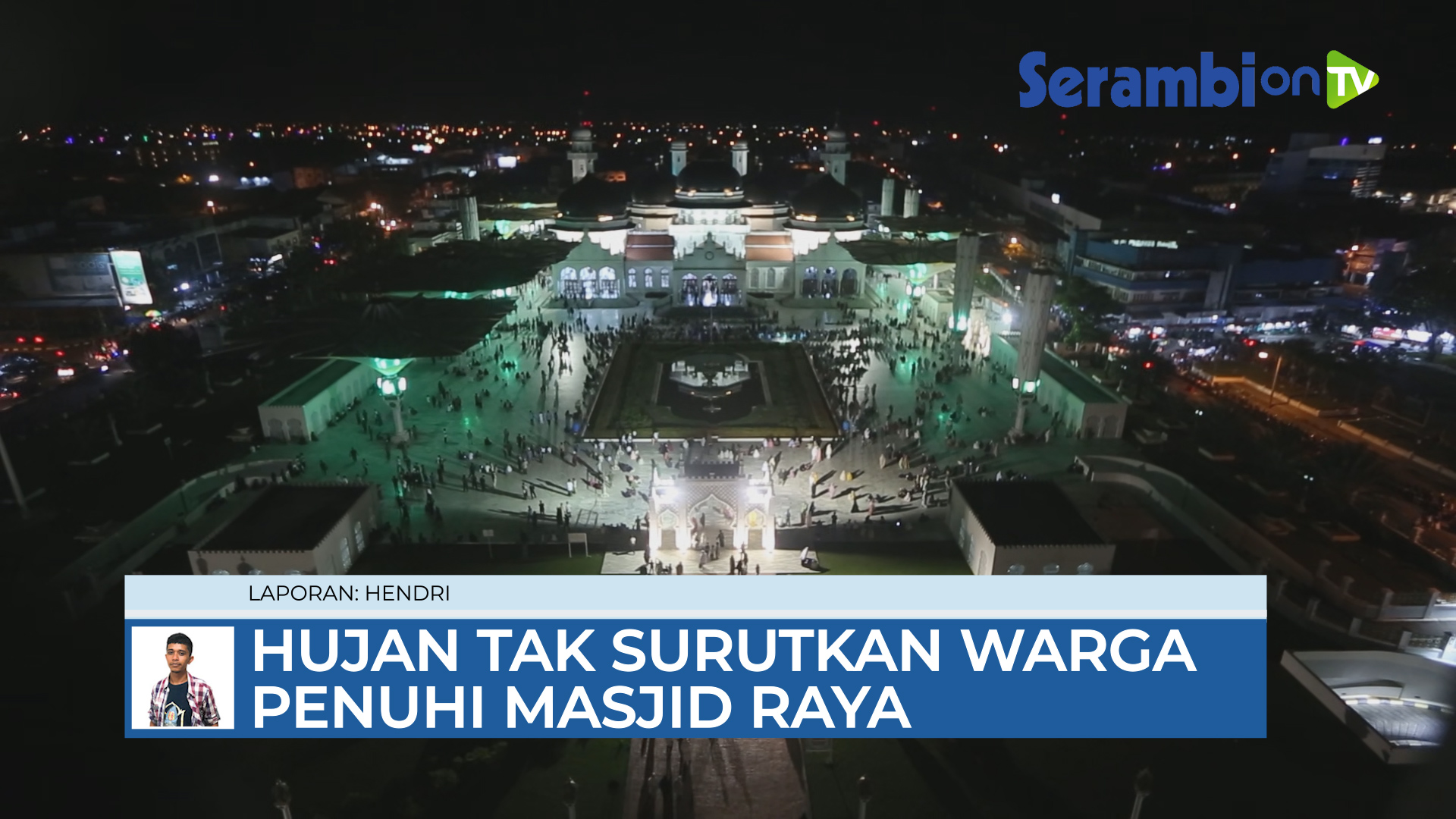 meski-hujan-tak-surutkan-warga-penuhi-masjid-raya-baiturrahman-untuk-tarawih.jpg