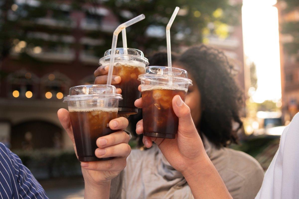 minuman-manis-yang-dapat-menyebabkan-penuaan-otak-jika-dikonsumsi-secara-rutin.jpg