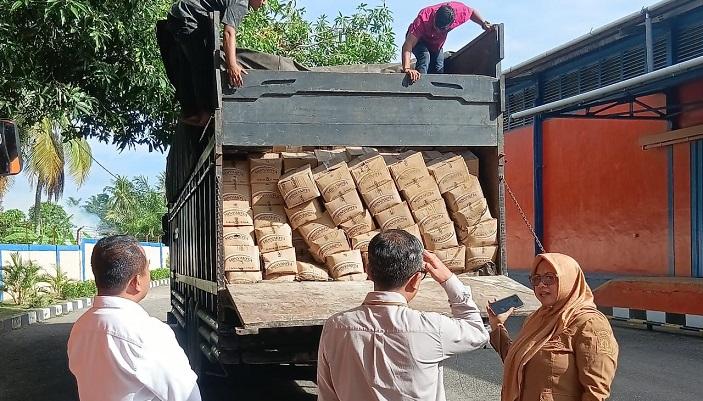 20.400 Liter Minyak Goreng Kemasan Dipasok ke Tiga Pasar di Banda Aceh dan Aceh Besar