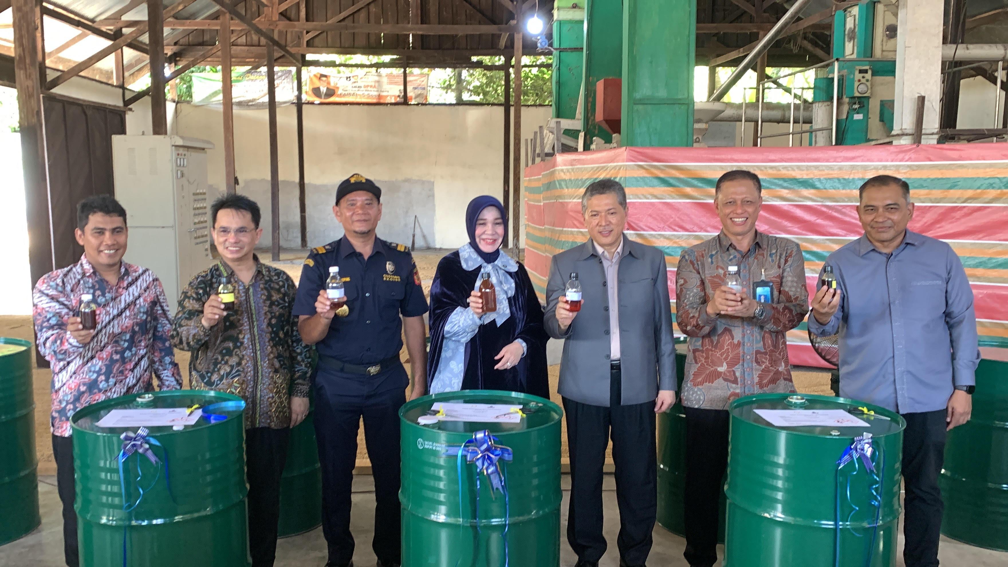 Aceh Ekspor 1 Ton Minyak Nilam Hasil Produksi Petani ke Paris, Nilai Capai Rp 1,5 Miliar