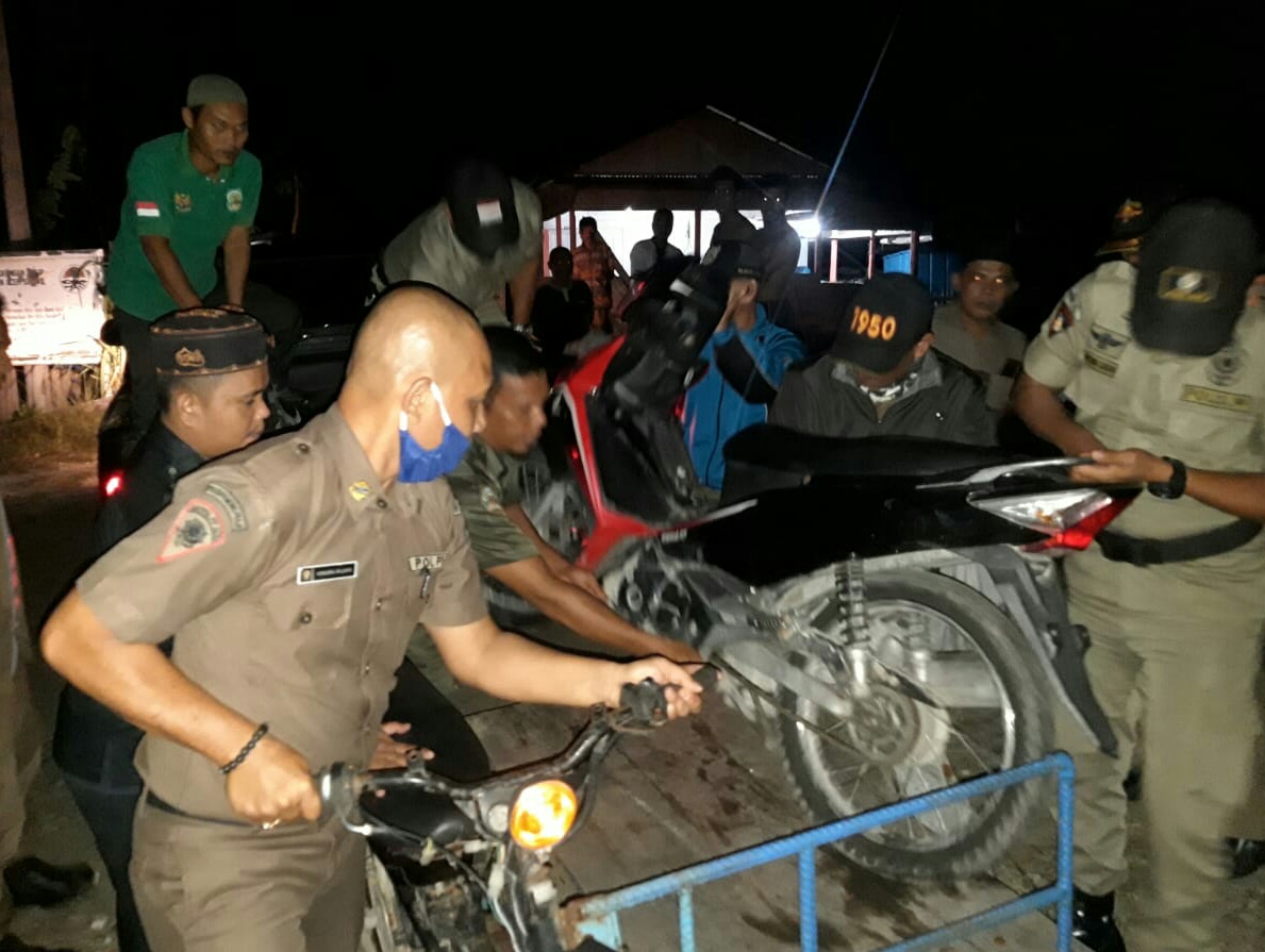Pemiliknya Menghilang, Satpol PP Aceh Singkil Amankan Sepeda Motor dan Kartu Domino