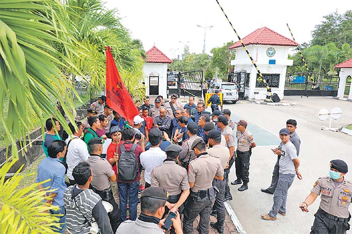 Puluhan Alumni Demo STIKes