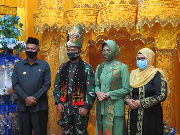 Sambut Kedatangan Pangdam IM di Pendopo, Jamin Idham Pakaikan Kupiah Meukeutop ke Mayjen Hassanudin