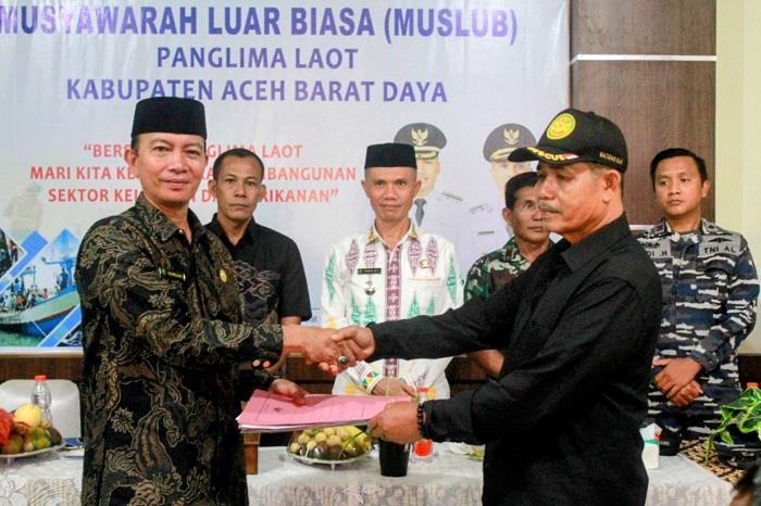 panglima-Laot-terpilih-T-Indra-Kusuma-kanan-pada-Muslub-Panglima-Laot-tingkat-kabupaten.jpg