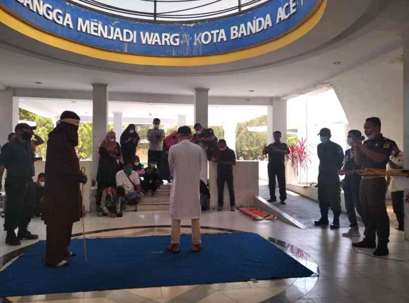 Terbukti Berkhalwat di Banda Aceh, Sepasang Muda-mudi Ini Dicambuk 23 Kali, Setelah Ditahan 3 Bulan