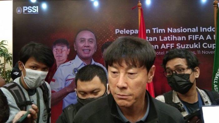 pelatih-timnas-indonesia-shin-tae-yong-saat-ditemui-di-hotel-sultan.jpg