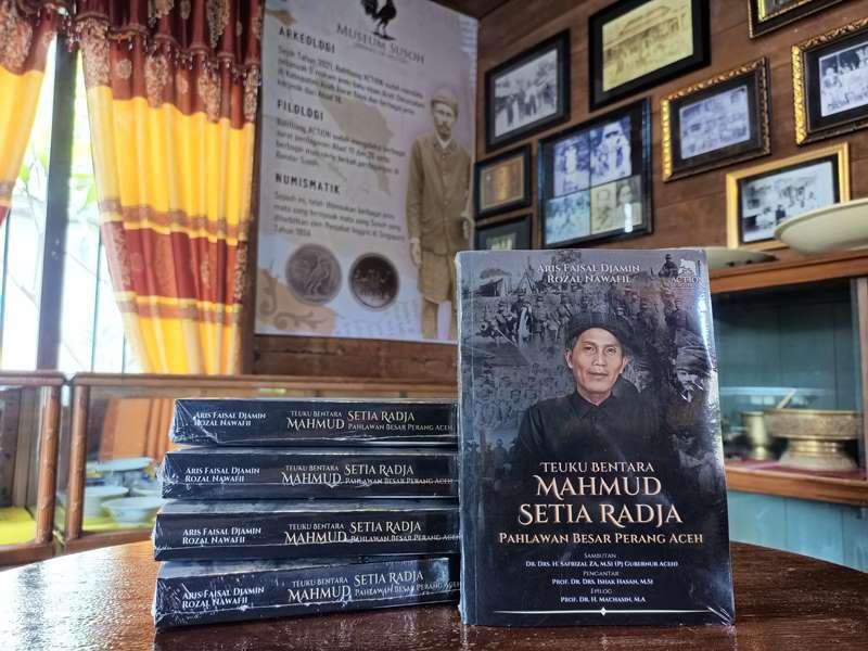 peluncuran-buku-Teuku-Ben-Mahmud.jpg
