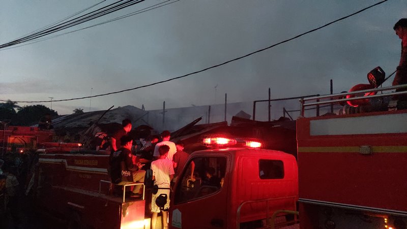 pemadaman-kebakaran-di-langsa.jpg
