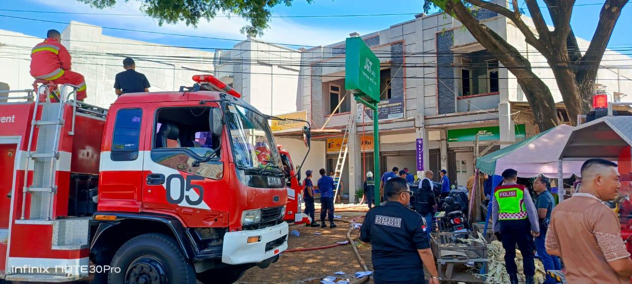 Satu Unit Toko Percetakan di Gampong Rukoh Terbakar, Api Berawal dari Pembakaran Sampah