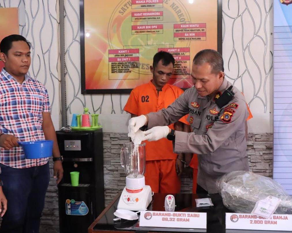 pemusnahan-bb-sabu-di-ruang-penyidik-sat-resnarkoba.jpg