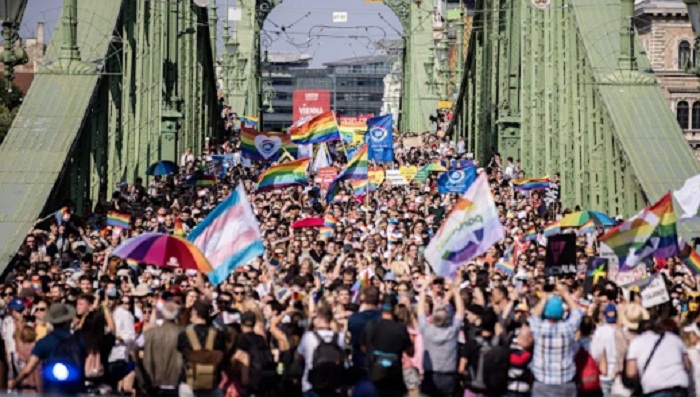 pendukung-lgbtq-menggelar-demo-di-budapest-hungaria.jpg
