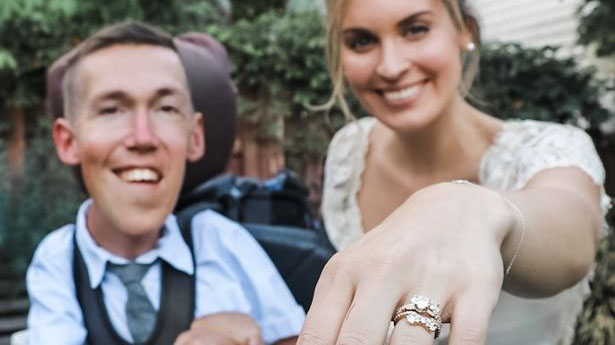 Menikah dengan Pria Disabilitas, Pasangan Ini Bahagia, Tapi Sang Istri Tetap Dituding Incar Harta