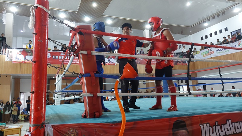 pertandingan-cabor-muaythai-di-gedung-meusapat-ureung-pidie-selasa-13122022.jpg