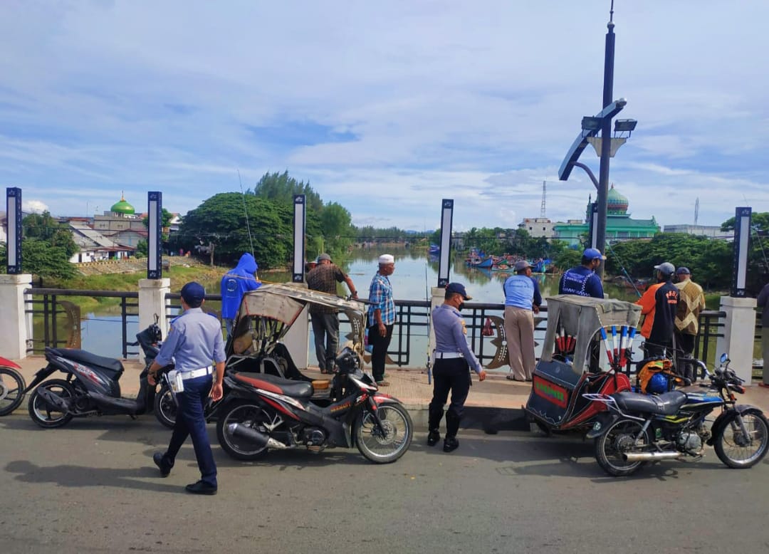 Pemancing di Jembatan Peunayong Diingatkan oleh Dinas Perhubungan, Ini Permasalahannya