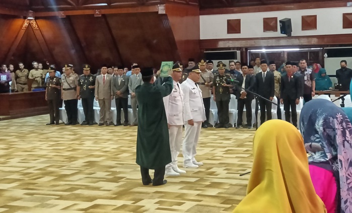 pj-bupati-abdya-dilantik.jpg