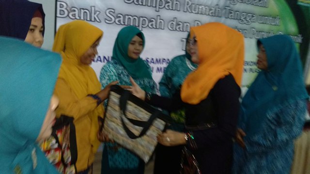 Sampah Diolah Jadi Bahan Bakar Semen
