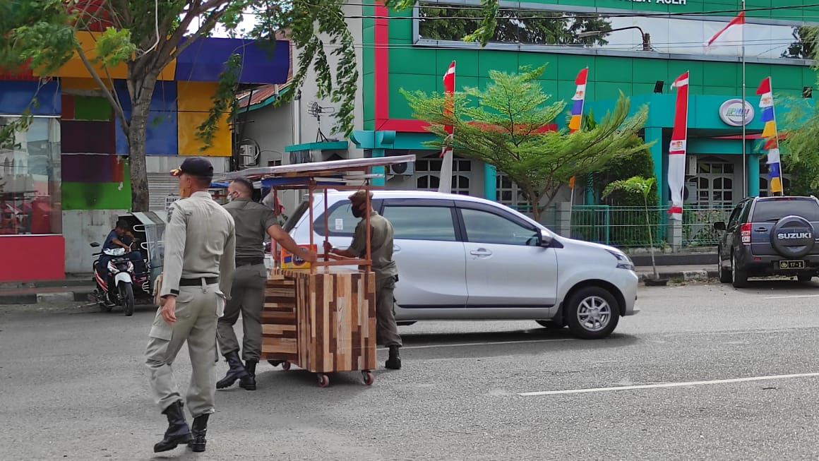 Tata Kembali Wajah Kota Banda Aceh, Satpol PP Tertibkan PKL, Ini Lima Lokasi yang ‘Dibersihkan’