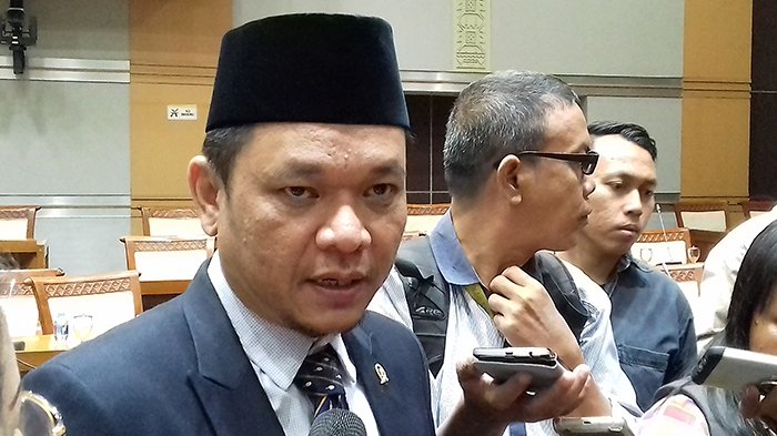 politisi-golkar-ace-hasan-syadzily_20180720_161426.jpg