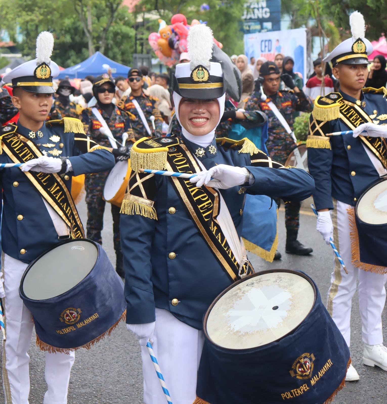 Poltekpel Malahayati saat kegiatan sosial dalam rangka Dies Natalis ke-13 di CFD Kota Banda Aceh, Minggu (23/11/2025).