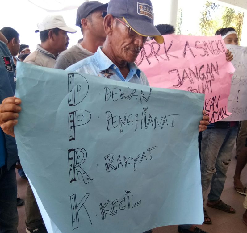 poster-nelayan-singkil-saat-demo.jpg