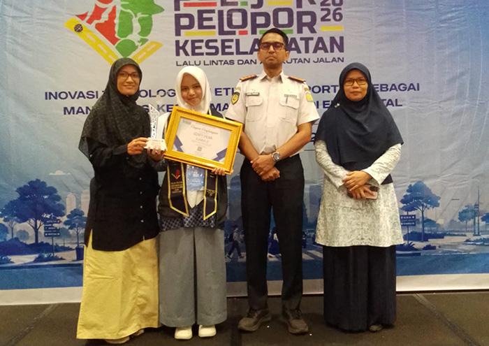 Siswi SMAN Modal Bangsa Wakili Aceh Melaju ke Tingkat Nasional pada PPKLLAJ 2026 - Serambinews.com