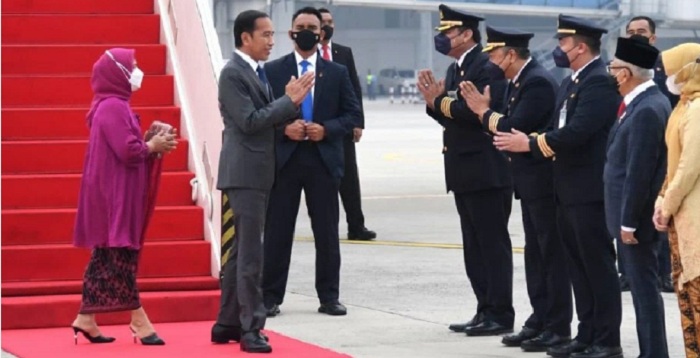 Jokowi Tiba di Tanah Air Usai Kunjungi Empat Negara, Langsung Takziah ke Kediaman Tjahjo Kumolo