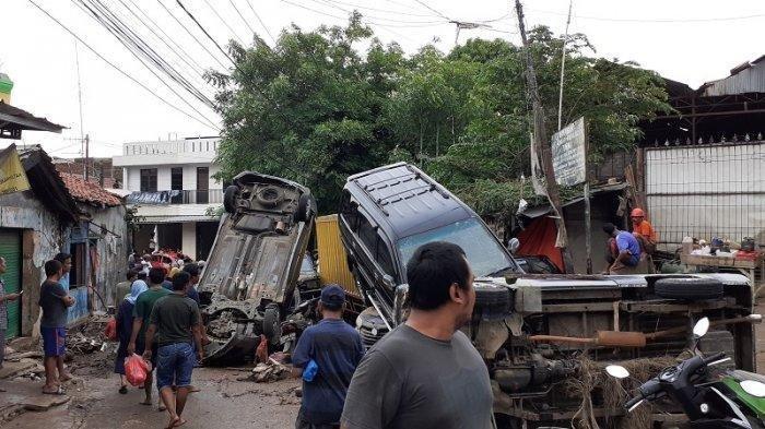 Mirip Tsunami Aceh, Puluhan Mobil Terbalik dan Tertumpuk Setelah Banjir Surut, Warga: Ya Allah