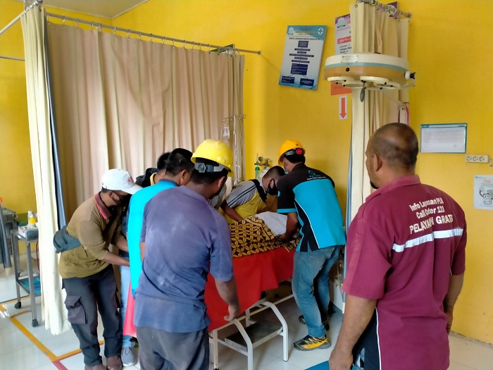 Petugas PLN Meninggal Kesetrum saat Bersihkan Ranting yang menjuntai ke Kabel, Begini Kejadiannya