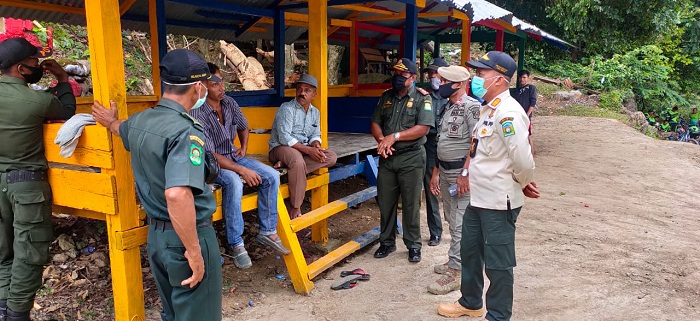 Satpol PP Razia Masker di Pantai Penyu dan Sarah Leupung, Sembilan Pelanggar Protkes Covid Terjaring