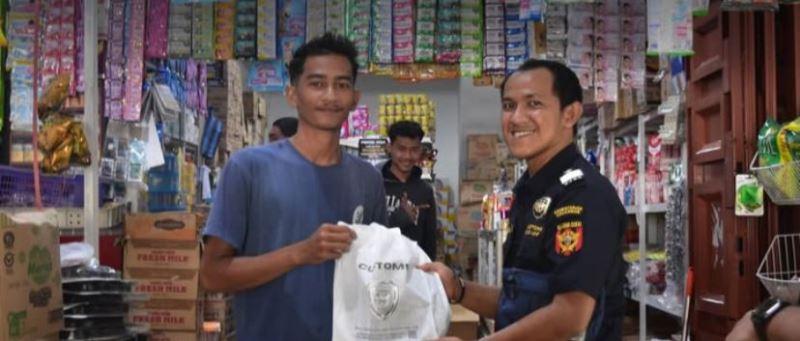 Bea Cukai Sabang Razia Rokok Ilegal ke Pasar